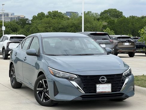 Used 2025 Nissan Sentra SV FWD image 2