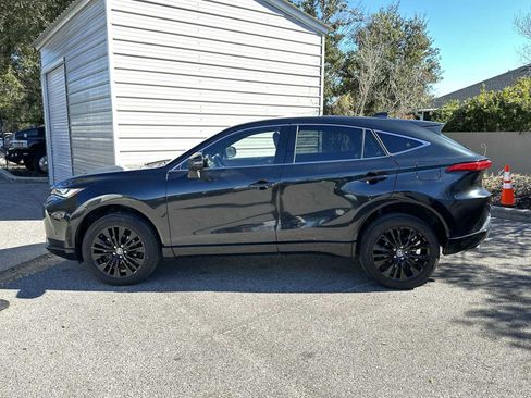 Used 2023 Toyota Venza Nightshade image 3