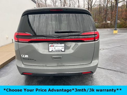 Certified 2022 Chrysler Pacifica Touring-L w/ S Appearance Package image 4