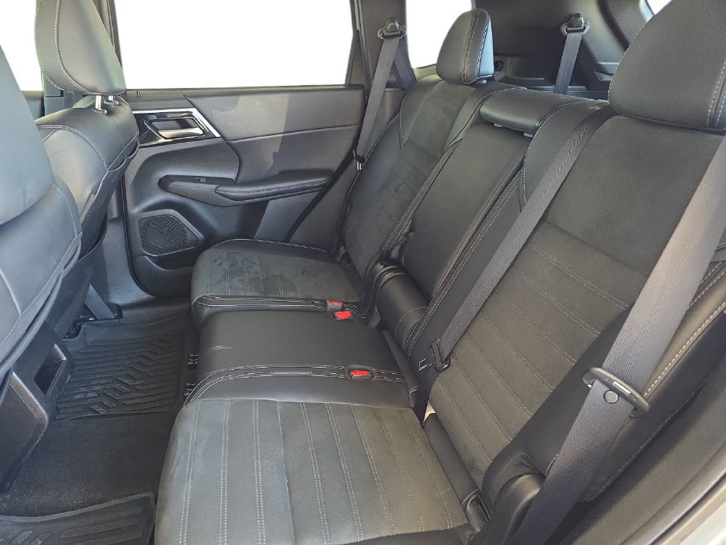 Used 2024 Mitsubishi Outlander SE FWD image 12
