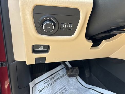 Used 2023 Jeep Grand Cherokee L Limited AWD/4WD image 19