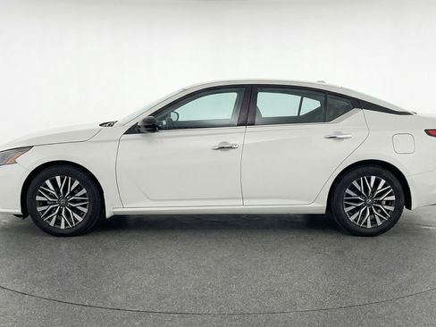 Used 2025 Nissan Altima 2.5 SV image 5