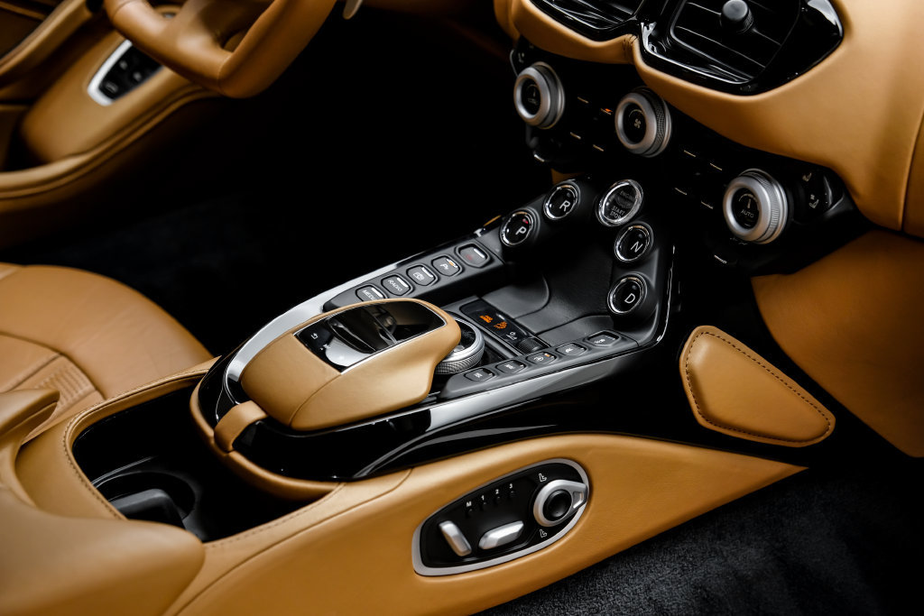 Used 2020 Aston Martin V8 Vantage Coupe RWD image 30