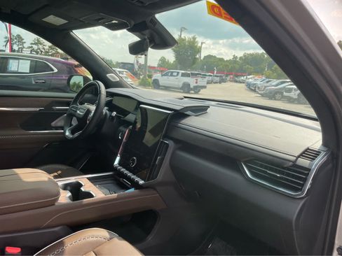 Used 2026 GMC Acadia Denali Ultimate FWD image 33
