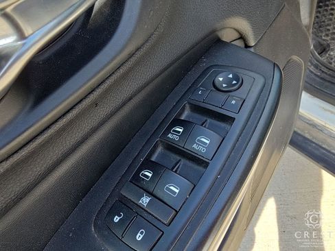 Used 2019 Jeep Cherokee Trailhawk image 9