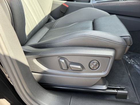 Used 2024 Audi Q5 e Premium w/ Convenience Package image 47