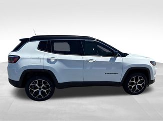 Used 2025 Jeep Compass Limited AWD/4WD video 3