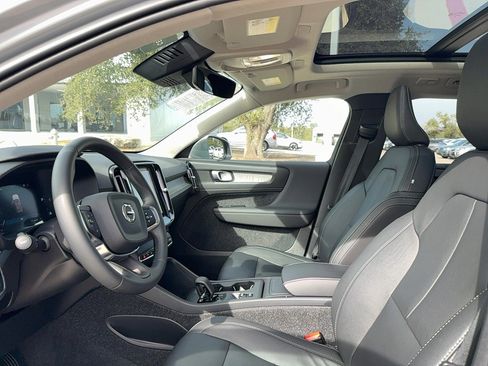 Certified 2025 Volvo XC40 B5 Core image 13