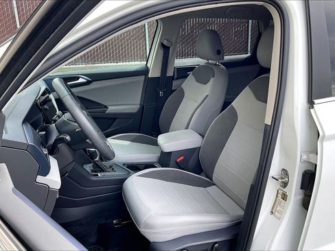 Certified 2022 Volkswagen Taos SE image 24