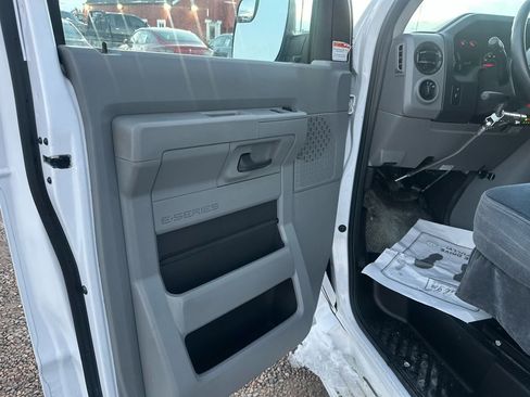 Used 2010 Ford E-150 and Econoline 150 image 28