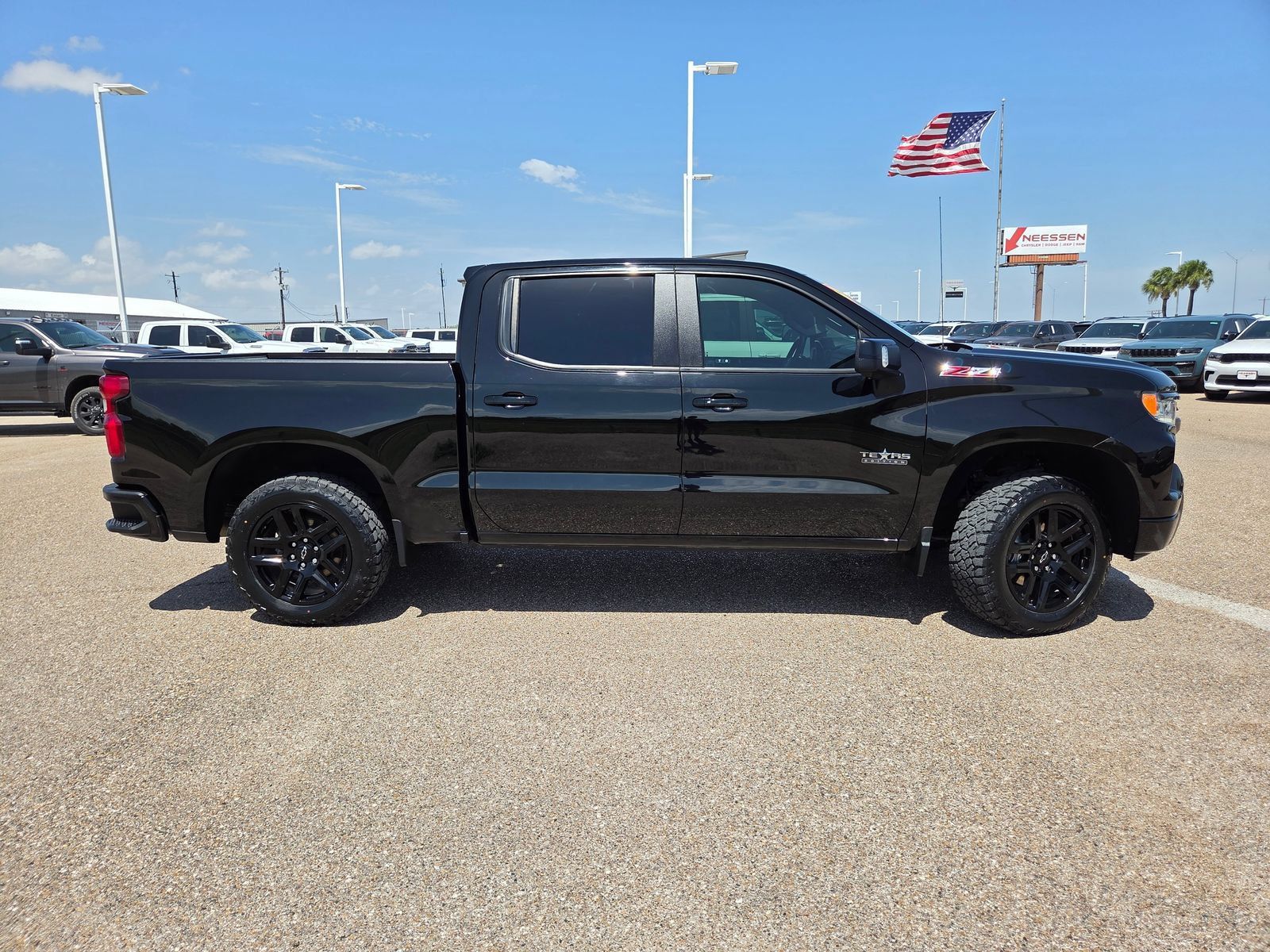 Used 2022 Chevrolet Silverado 1500 RST AWD/4WD image 10