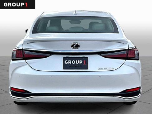 Used 2025 Lexus ES 300h w/ Premium Package image 4