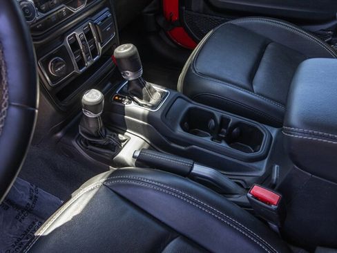 Used 2022 Jeep Wrangler Unlimited Sahara w/ Cold Weather Group image 14