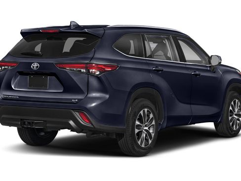 Used 2022 Toyota Highlander XLE AWD/4WD image 3