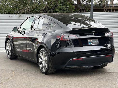 Used 2023 Tesla Model Y Long Range AWD/4WD image 12