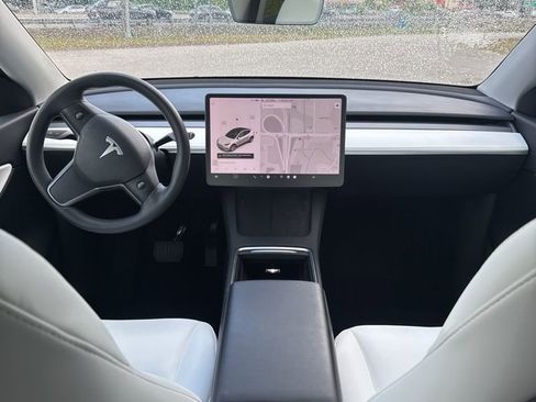 Used 2021 Tesla Model Y Long Range AWD/4WD image 15