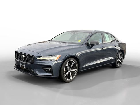 Used 2024 Volvo S60 B5 Plus image 1