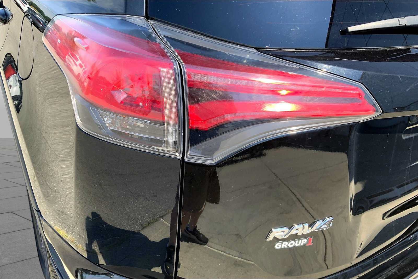 Used 2018 Toyota RAV4 XLE AWD/4WD image 24