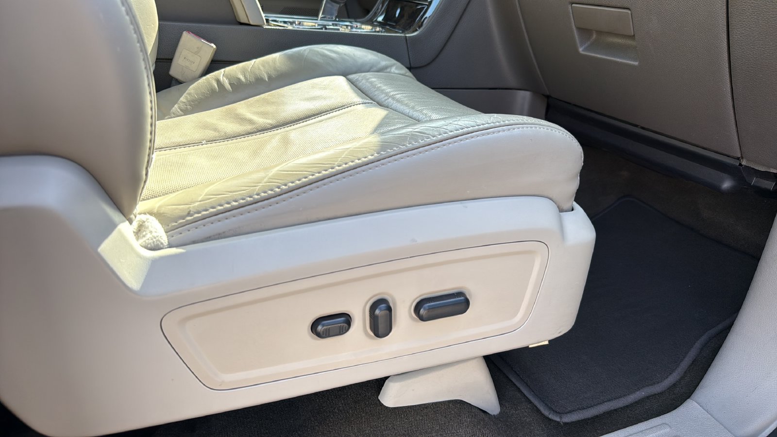 Used 2015 Lincoln Navigator L 2WD image 24