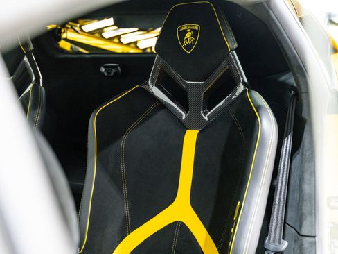 Used 2022 Lamborghini Huracan STO image 7