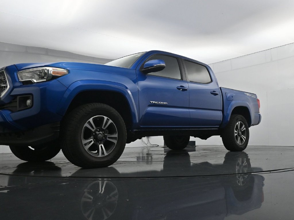 Used 2016 Toyota Tacoma TRD Sport w/ Towing Package AWD/4WD image 20
