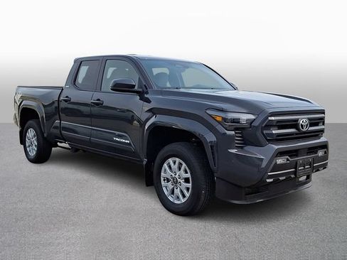 Used 2025 Toyota Tacoma SR5 AWD/4WD image 3
