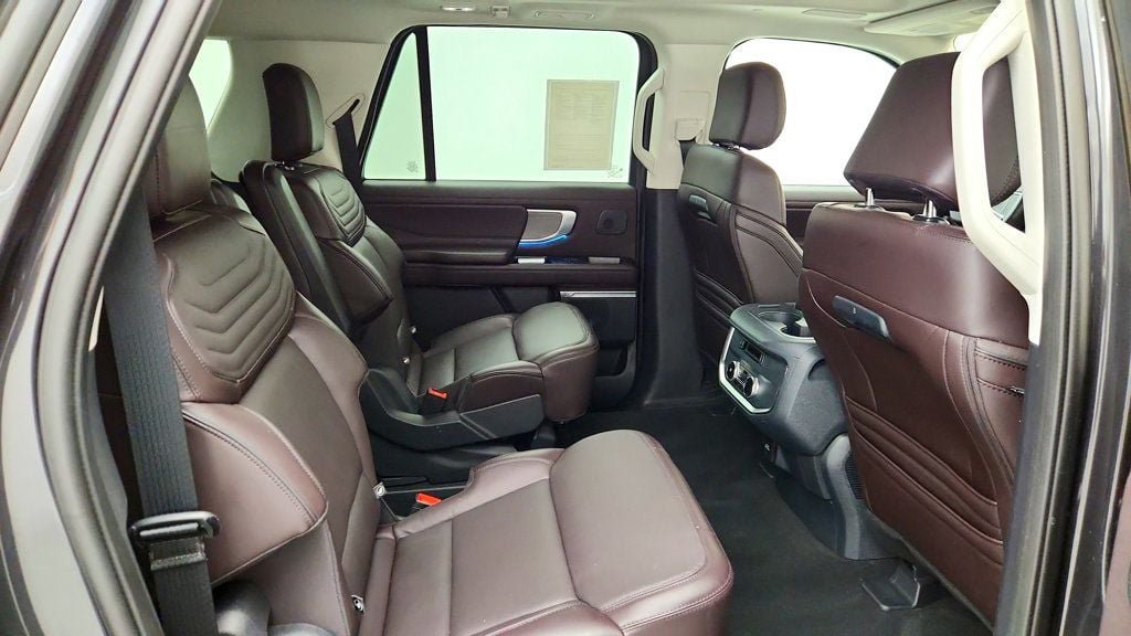 Used 2025 Ford Expedition Max Platinum w/ Platinum Ultimate Package AWD/4WD image 24