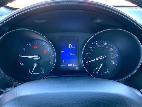 Used 2018 Toyota C-HR XLE image 24