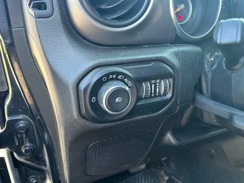 Used 2019 Jeep Wrangler Unlimited Sport S AWD/4WD image 17