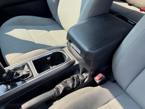 Used 2018 Toyota Tacoma SR5 AWD/4WD image 24