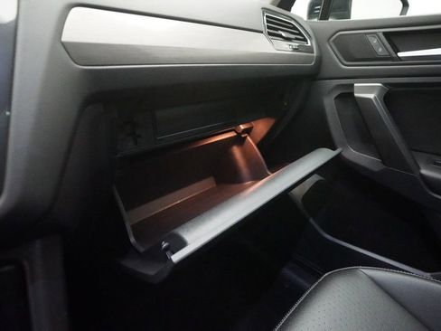 Used 2021 Volkswagen Tiguan SEL image 30