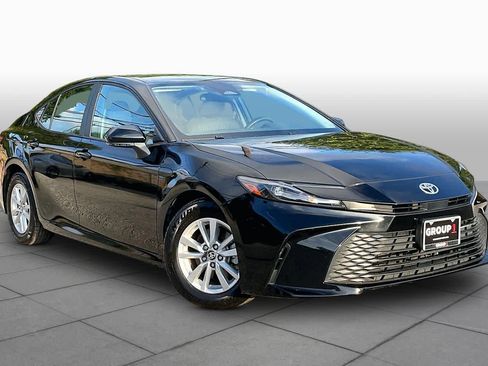Used 2025 Toyota Camry LE FWD image 3
