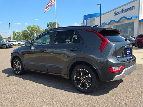 Used 2023 Kia Niro EX FWD image 5