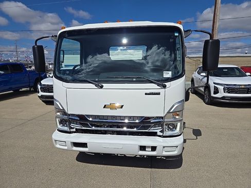 New 2025 Chevrolet Low Cab Forward image 5