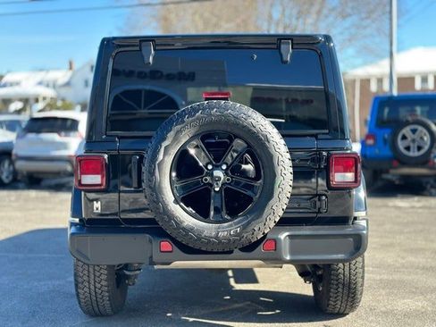 Used 2021 Jeep Wrangler Unlimited Sahara image 5