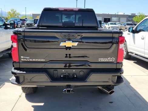 Used 2024 Chevrolet Silverado 2500 High Country w/ Technology Package AWD/4WD image 2