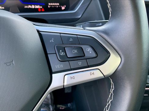 Used 2024 Volkswagen Tiguan SE image 22