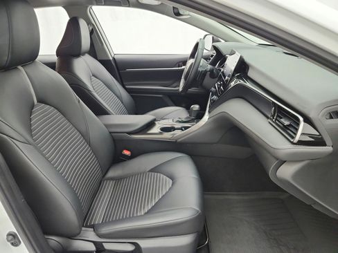 Used 2023 Toyota Camry SE w/ Convenience Package FWD image 18