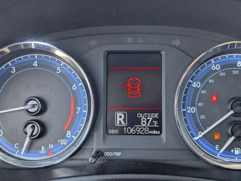 Used 2017 Toyota Corolla LE image 28