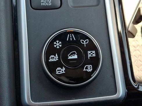 Used 2025 Nissan Pathfinder SL AWD/4WD image 24