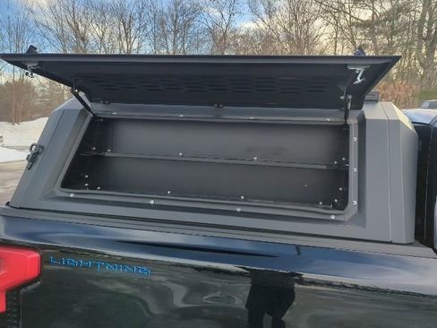 Used 2023 Ford F150 Lightning Platinum image 9