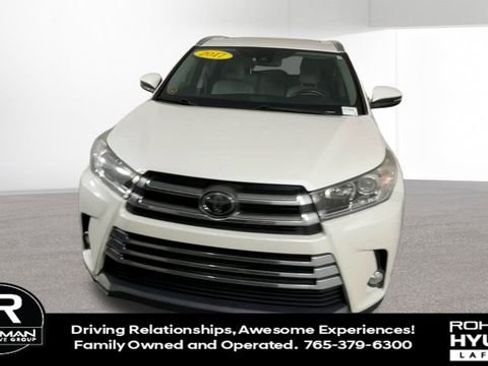 Used 2017 Toyota Highlander Limited image 3