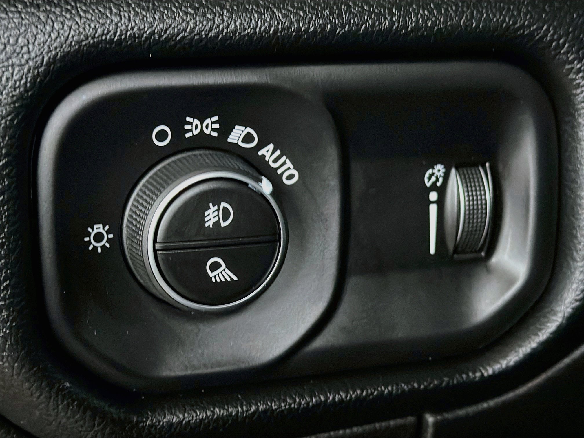Used 2020 RAM 1500 Big Horn AWD/4WD image 16