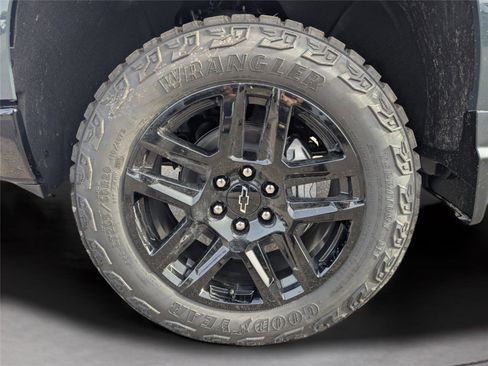 New 2026 Chevrolet Silverado 1500 Custom Trail Boss w/ LPO, Dark Essentials Package image 9