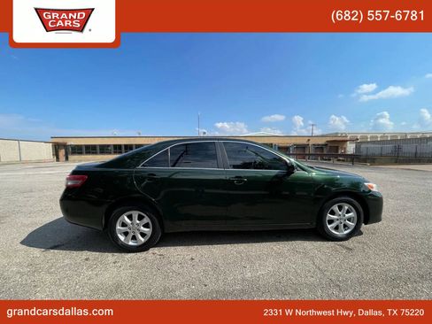 Used 2011 Toyota Camry LE image 3