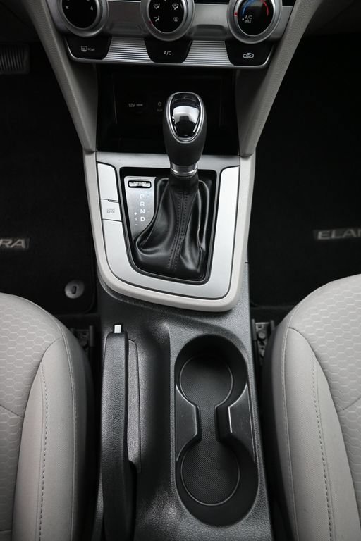 Used 2019 Hyundai Elantra SE FWD image 19