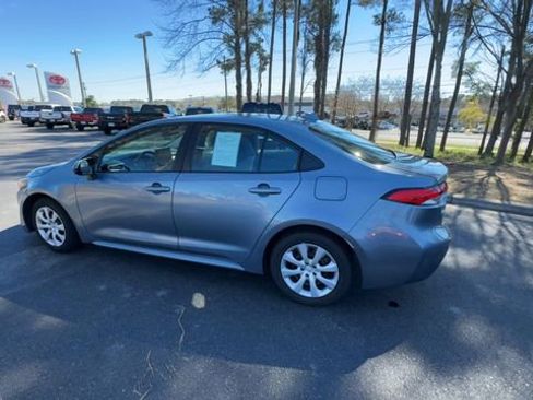 Used 2021 Toyota Corolla LE image 10
