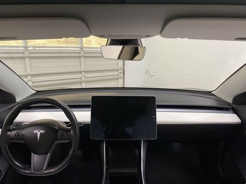 Used 2018 Tesla Model 3 image 11