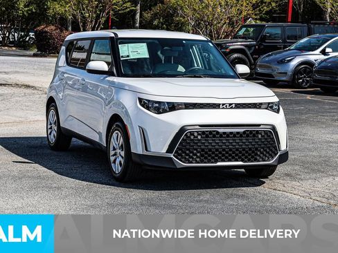 Used 2025 Kia Soul LX FWD image 5