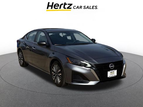 Used 2025 Nissan Altima 2.5 SV image 1